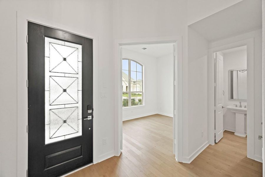 Spacious, unfurnished interior of a new home in Grand Central Park: 55ft. lots, Conroe (Image 4).