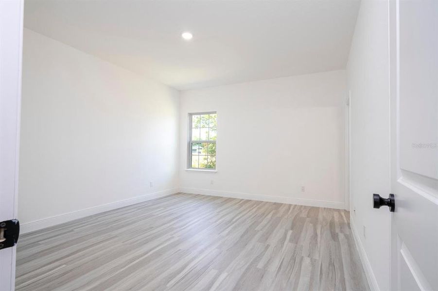 Spacious, unfurnished interior of a new home in , Citrus Springs (Image 19).