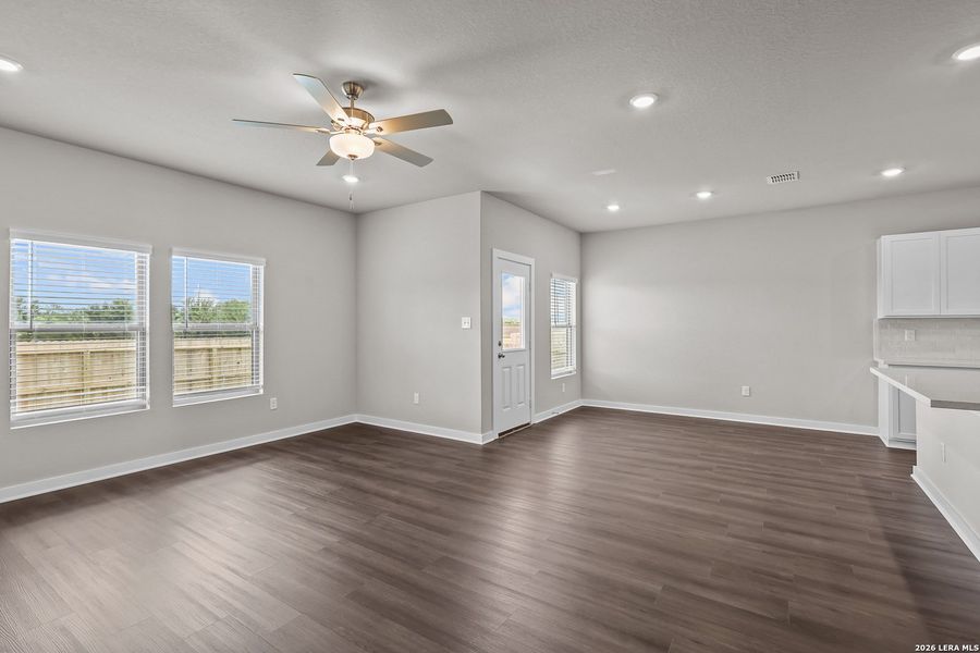 Spacious, unfurnished interior of a new home in Summerlin, San Antonio (Image 16).