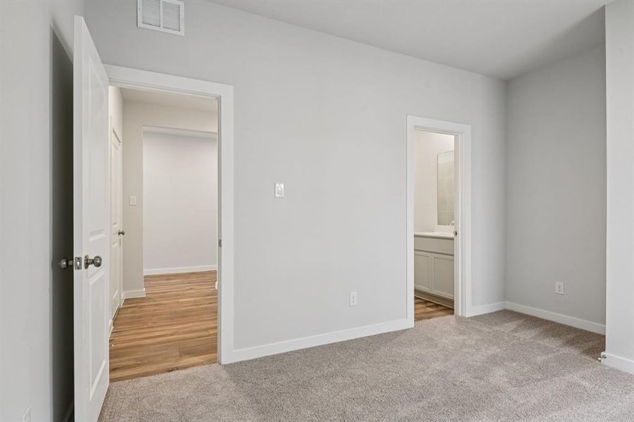 Spacious, unfurnished interior of a new home in Summerwood Estates, Red Oak (Image 32).