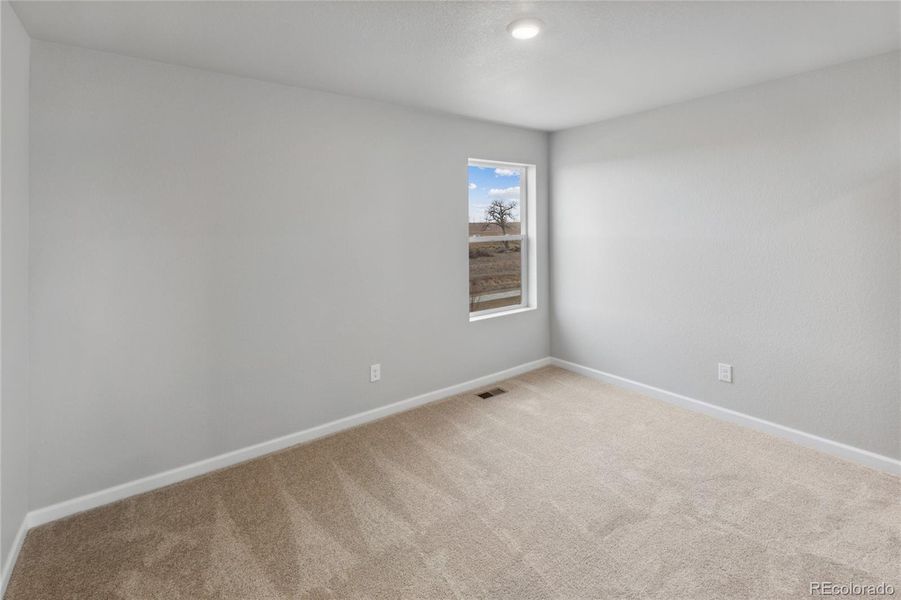 Spacious, unfurnished interior of a new home in Cottonwood Greens, Fort Lupton (Image 11).