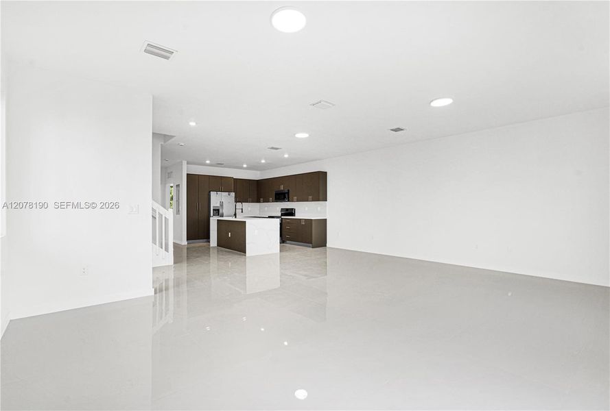 Spacious, unfurnished interior of a new home in , Miami (Image 105).