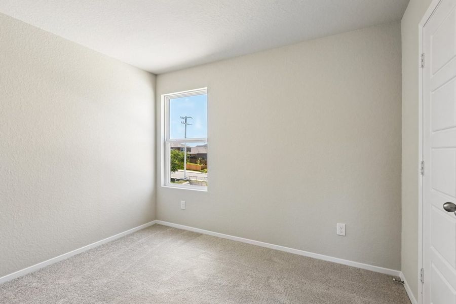 Spacious, unfurnished interior of a new home in Hunters Ranch, San Antonio (Image 27).