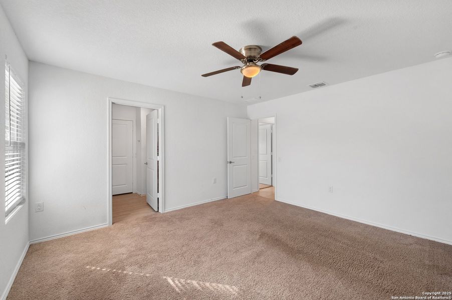 Spacious, unfurnished interior of a new home in , San Antonio (Image 22).