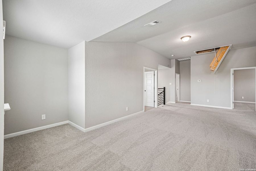 Spacious, unfurnished interior of a new home in Thomas Pond, San Antonio (Image 25). Spacious, unfurnished interior of a new home in Thomas Pond, San Antonio (Image 25).
