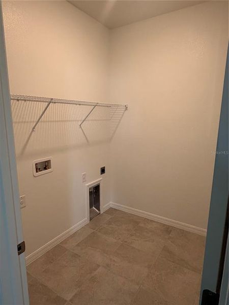 Spacious, unfurnished interior of a new home in Hodges Reserve, Howey-in-the-Hills (Image 7).