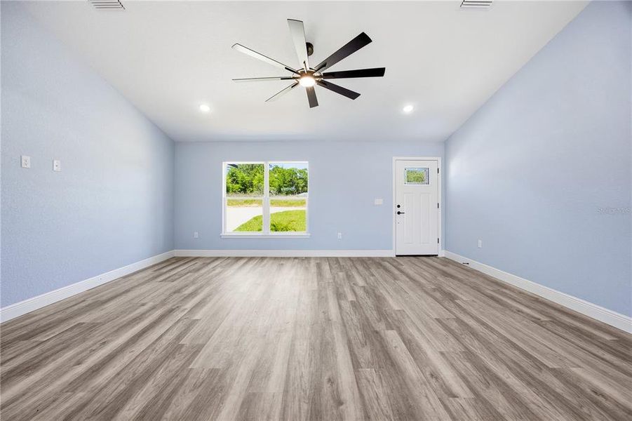 Spacious, unfurnished interior of a new home in , Ocala (Image 17).