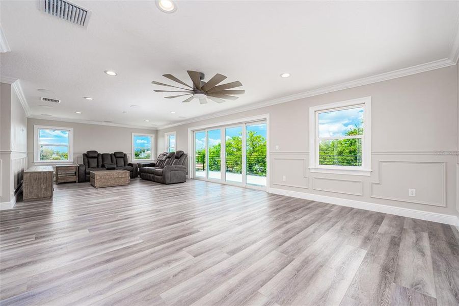 Spacious, unfurnished interior of a new home in , Tampa (Image 27).