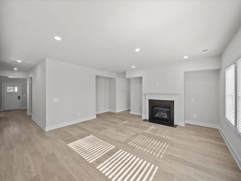 Spacious, unfurnished interior of a new home in Ashby Woods, Boiling Springs (Image 11).