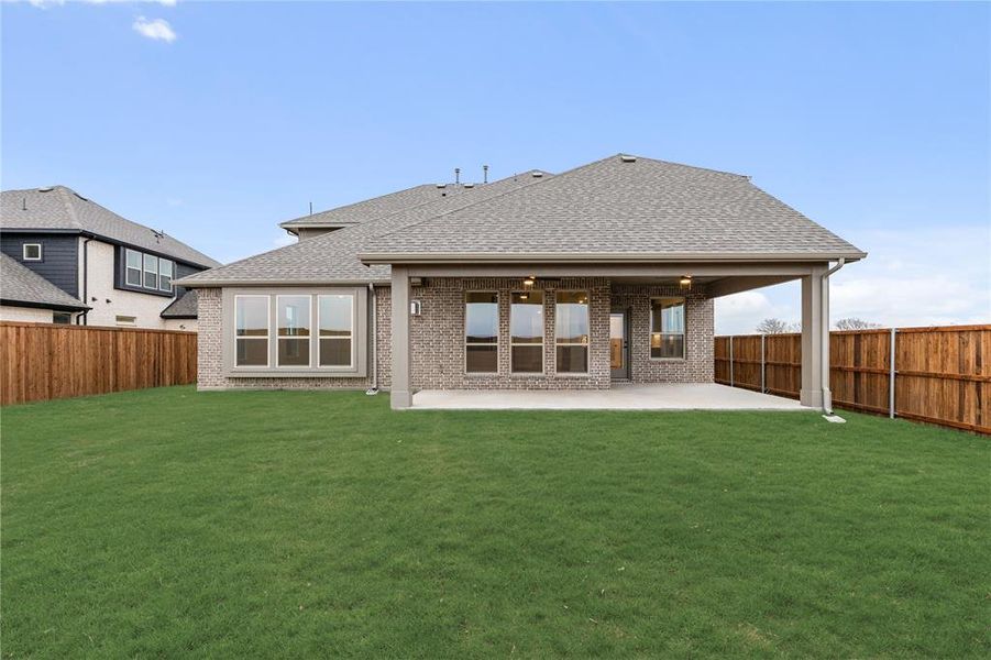 Exterior details and patio area of a home in Stone River Glen, Royse City (Image 3).