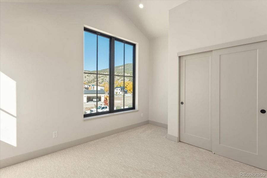 Spacious, unfurnished interior of a new home in , Salida (Image 25).