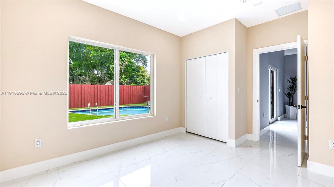 Spacious, unfurnished interior of a new home in , Fort Lauderdale (Image 15).