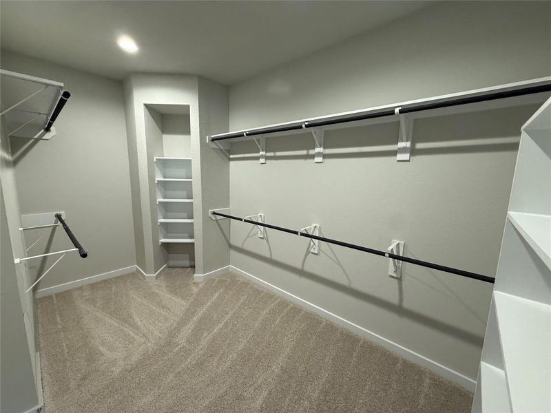 Spacious, unfurnished interior of a new home in Huntington Place, Rosharon (Image 6).