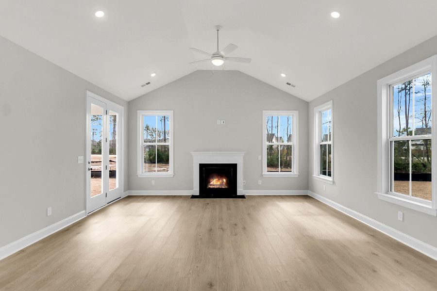 Spacious, unfurnished interior of a new home in Tidewater at Lakes of Cane Bay, Summerville (Image 35).