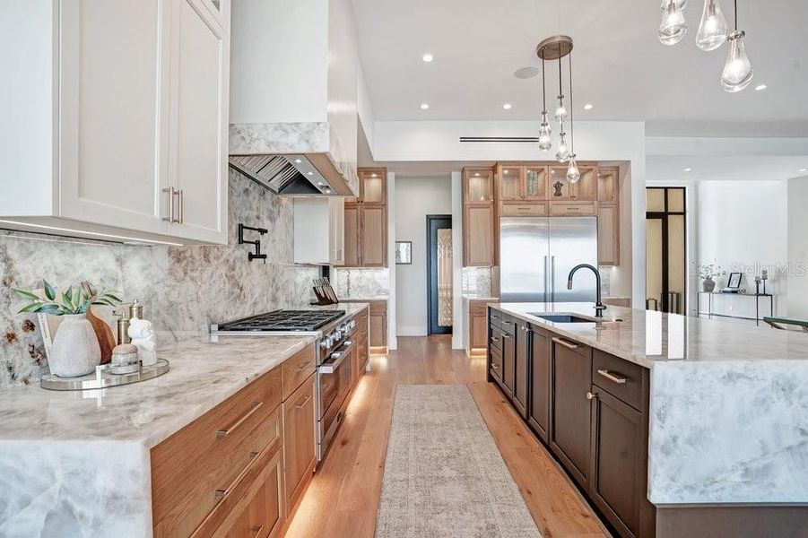 Furnished interior view inside a new home in , Windermere (Image 7).