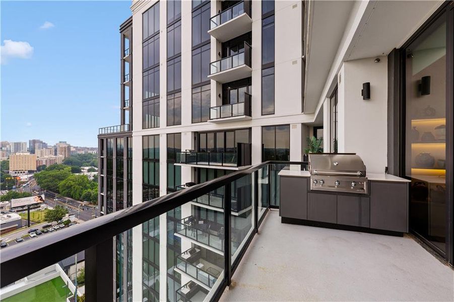 Condo located in Atlanta, GA showcasing its design and architecture (Image 24).