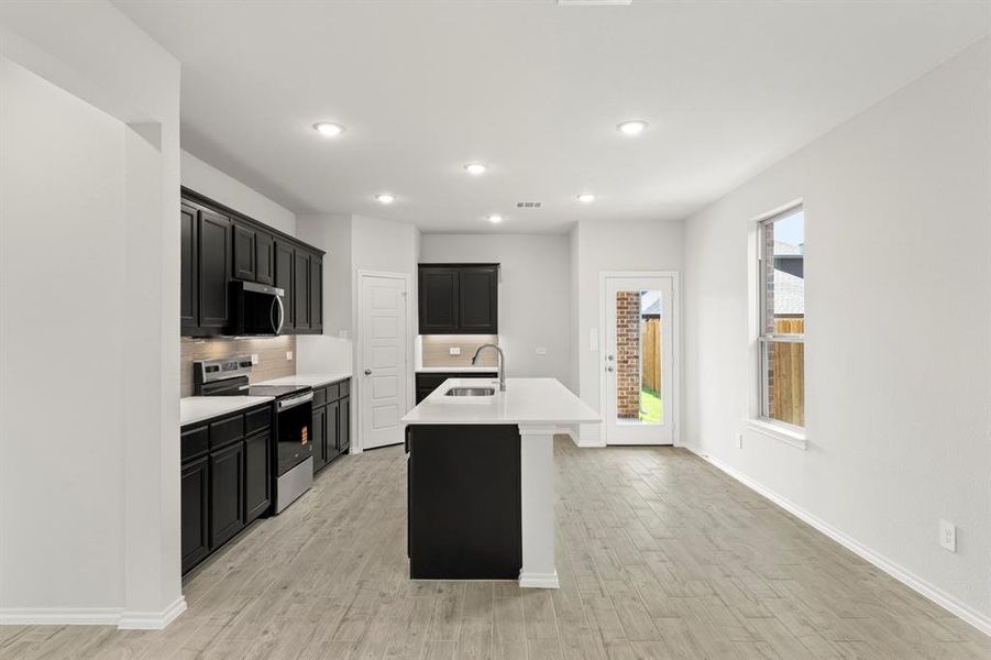 11. 1733 Meadow Crest - Kitchen