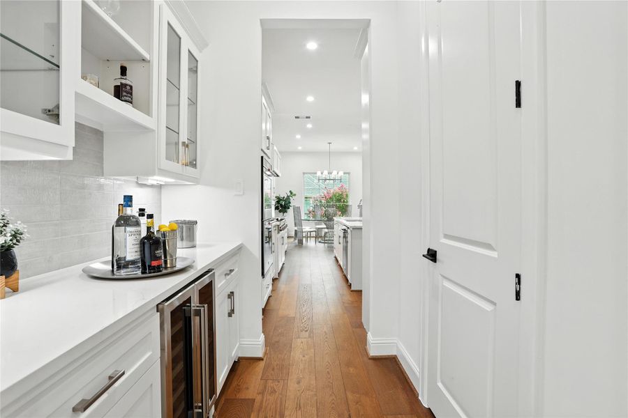 Wine Bar/Butler's Pantry