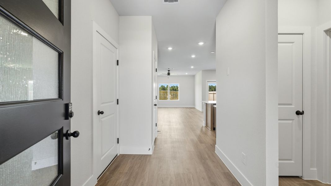 Spacious, unfurnished interior of a new home in Chapel Lakes, Montgomery (Image 14).