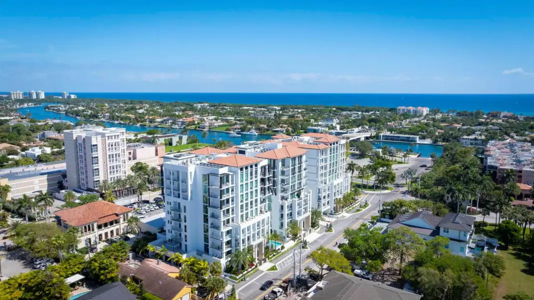 WALKING DISTANCE TO THE BEACH WALKING DISTANCE TO THE BEACH