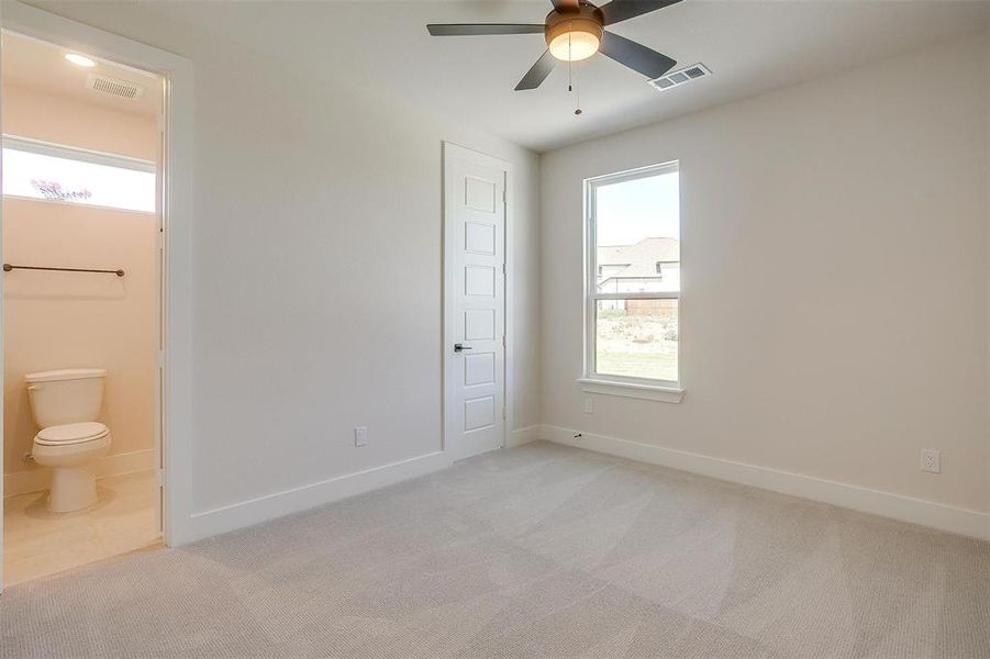 Spacious, unfurnished interior of a new home in Sweetgrass, Haslet (Image 20).