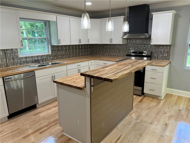 Furnished interior view inside a new home in , Hiram (Image 5).