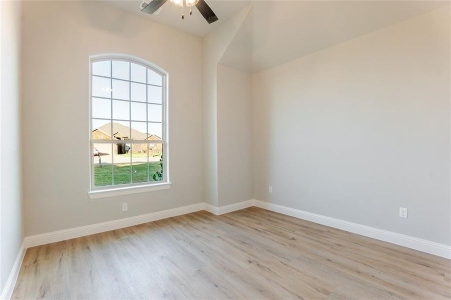 Spacious, unfurnished interior of a new home in , Tolar (Image 17).