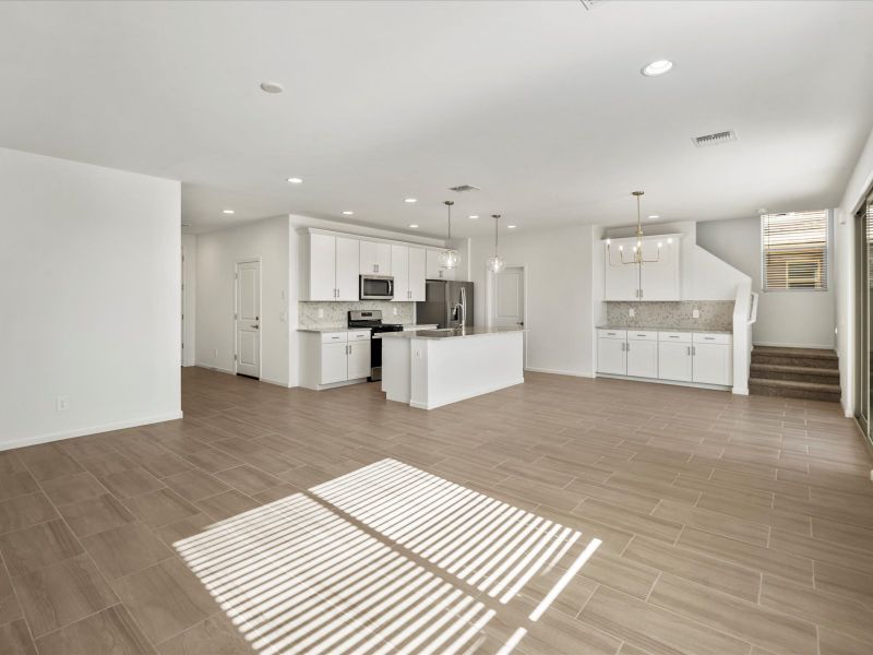 Spacious, unfurnished interior of a new home in Las Patrias at Star Valley Phase III - Premier Series, Tucson (Image 10).