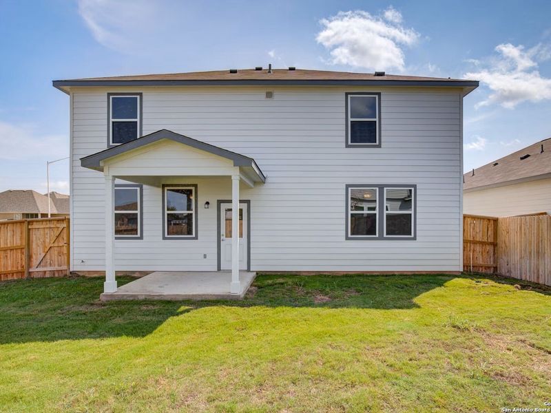 Exterior details and patio area of a home in Hannah Heights, Seguin (Image 18).