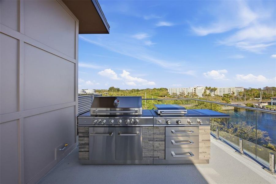 Exterior details and patio area of a home in , New Port Richey (Image 29).