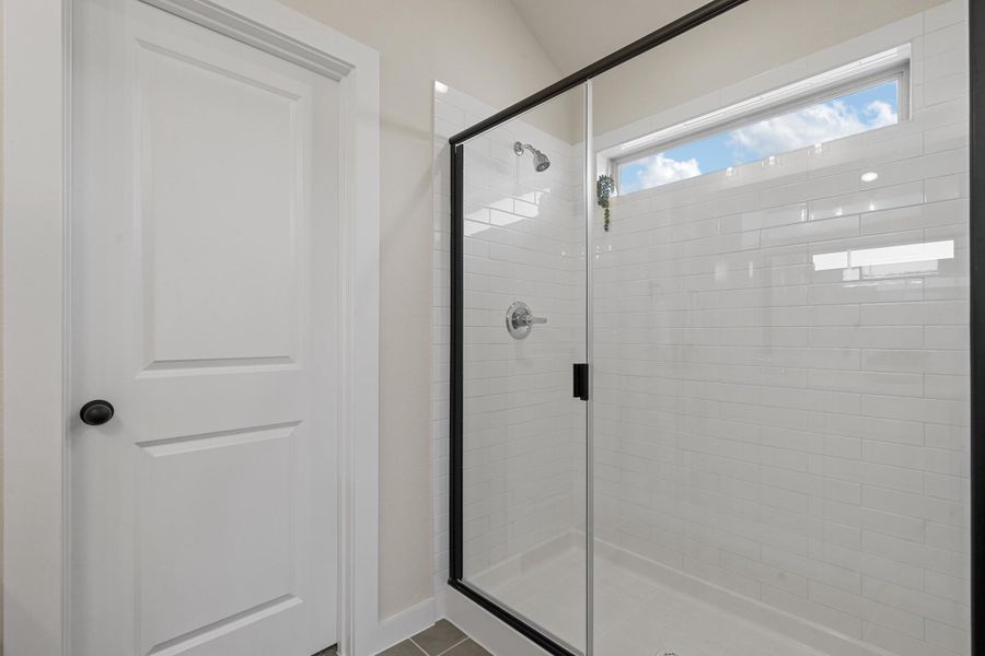 Representative interior finishes for a home built from the Essex by Cheldan Homes in Stoneview, Glen Rose (Image 21).