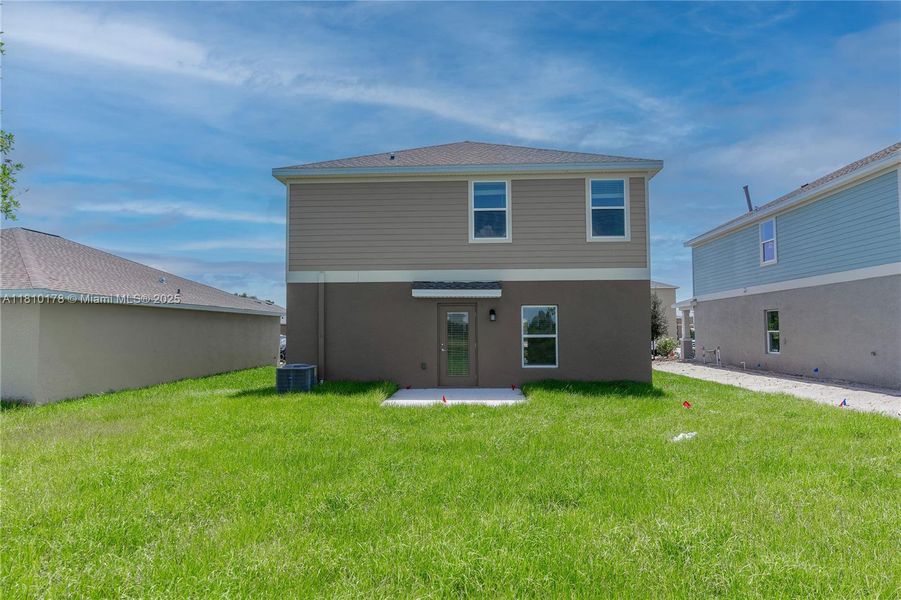 Exterior details and patio area of a home in Inman Groves, Winter Haven (Image 4). Exterior details and patio area of a home in Inman Groves, Winter Haven (Image 4).