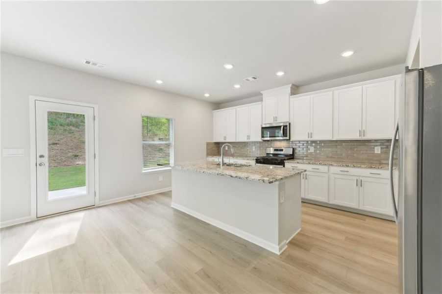Furnished interior view inside a new home in Ivey Township, Dallas (Image 18).