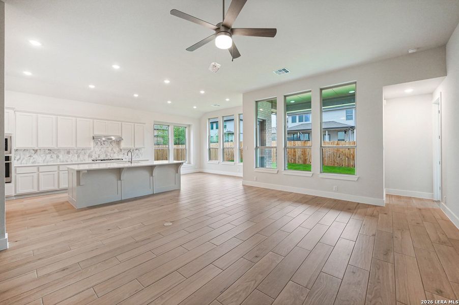 Spacious, unfurnished interior of a new home in Mont Blanc, Schertz (Image 16).