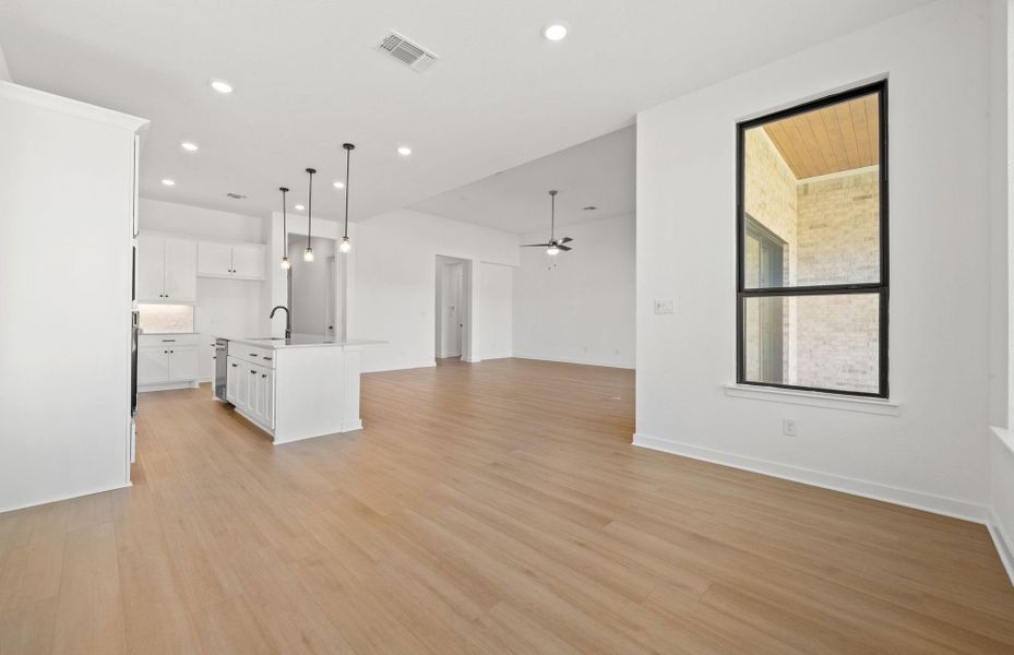 Spacious, unfurnished interior of a new home in 6 Creeks, Kyle (Image 28).