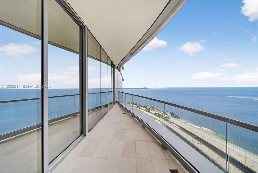 Condo located in Miami, FL showcasing its design and architecture (Image 24).