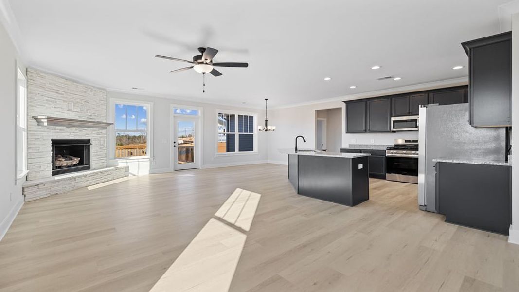 Spacious, unfurnished interior of a new home in Shadowood, Seneca (Image 16).