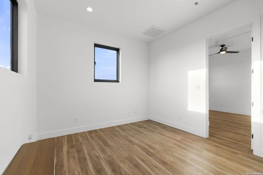 Spacious, unfurnished interior of a new home in , San Antonio (Image 26).