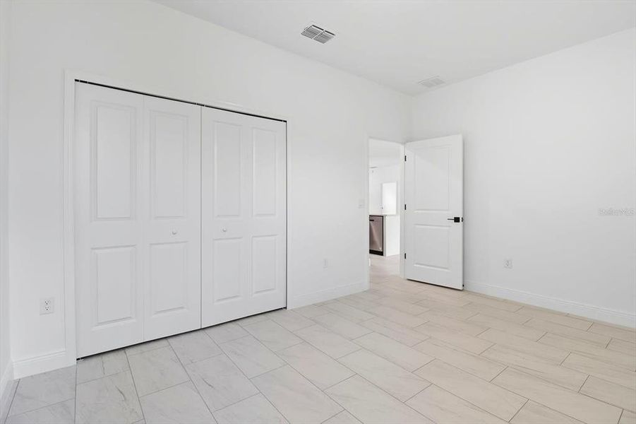 Spacious, unfurnished interior of a new home in , Citrus Springs (Image 26).