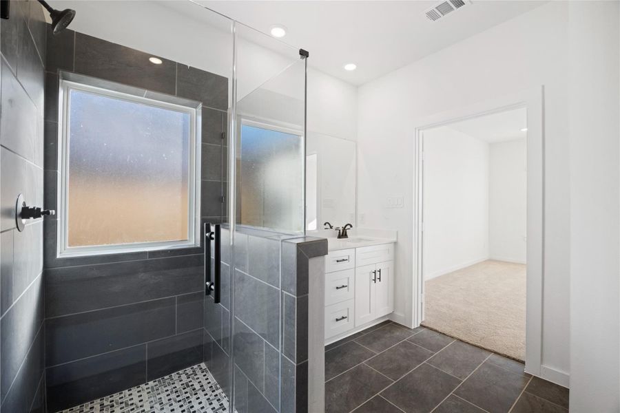 Furnished interior view inside a new home in , Manvel (Image 9).