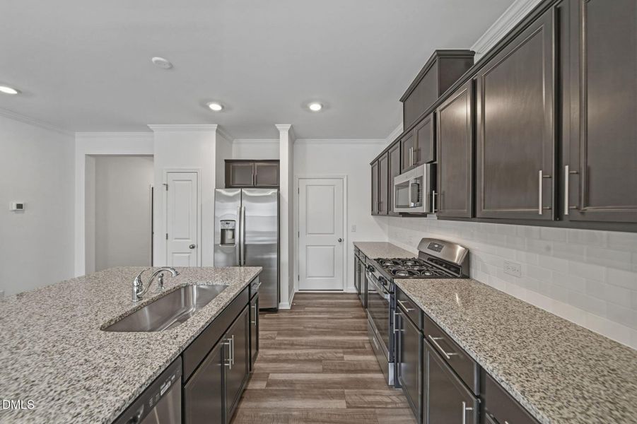 SUN_Everlee_Pic_CarsonII_QMI_259_Kitchen