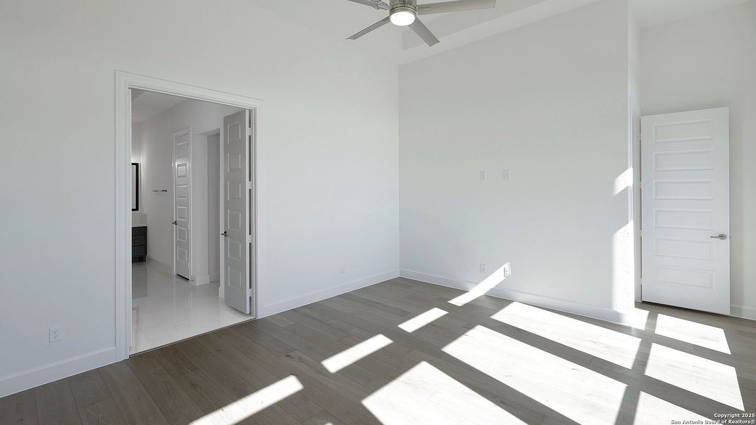 Spacious, unfurnished interior of a new home in George's Ranch Acre, Boerne (Image 25).