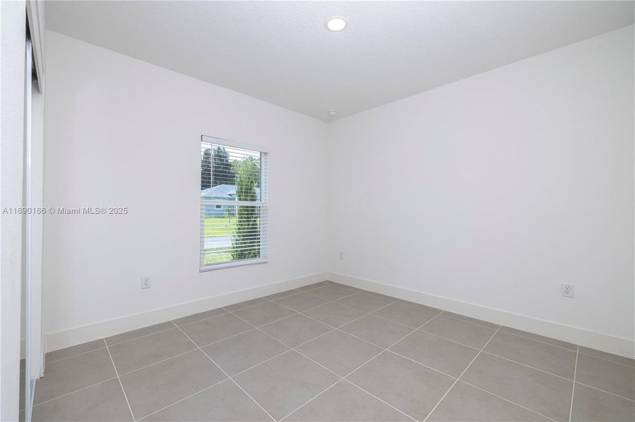 Spacious, unfurnished interior of a new home in , Palm Bay (Image 13).