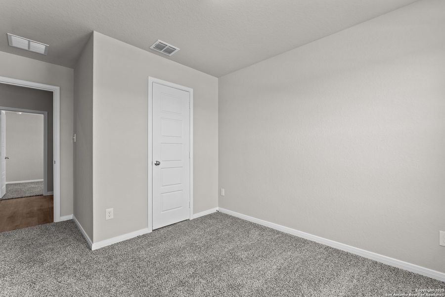 Spacious, unfurnished interior of a new home in Hunters Ranch, San Antonio (Image 13). Spacious, unfurnished interior of a new home in Hunters Ranch, San Antonio (Image 13).
