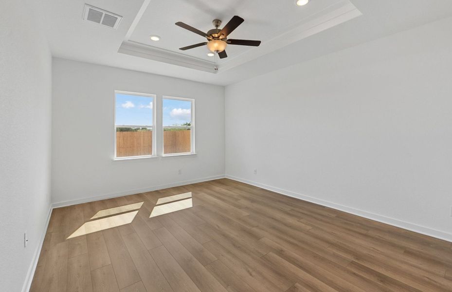 Spacious, unfurnished interior of a new home in County View, Temple (Image 13).
