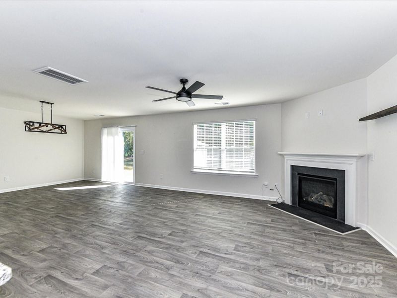 Spacious, unfurnished interior of a new home in Abrial Ridge, York (Image 30).
