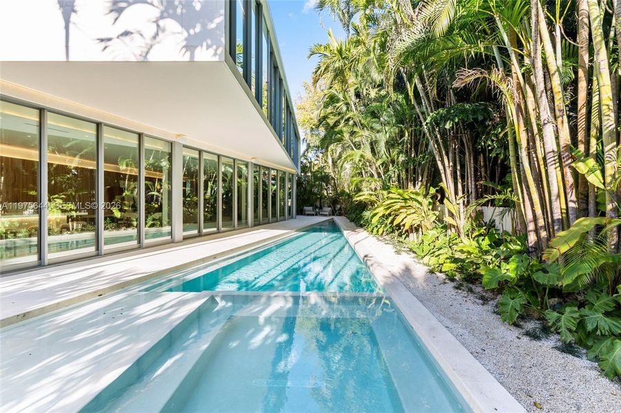 Exterior details and patio area of a home in , Miami (Image 37).