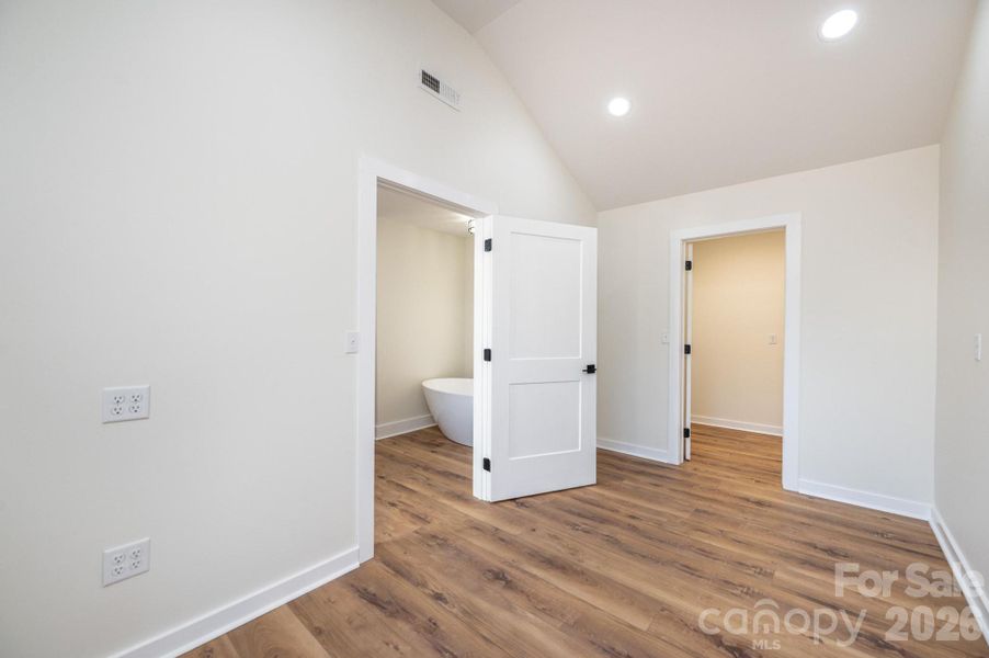 Spacious, unfurnished interior of a new home in , Lenoir (Image 43).
