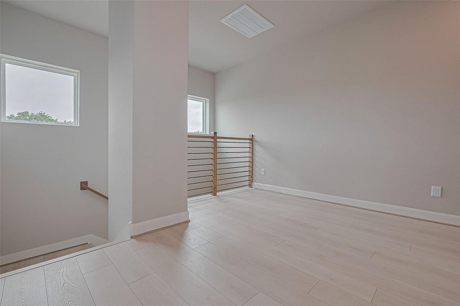 Spacious, unfurnished interior of a new home in Regents Court, Houston (Image 21).