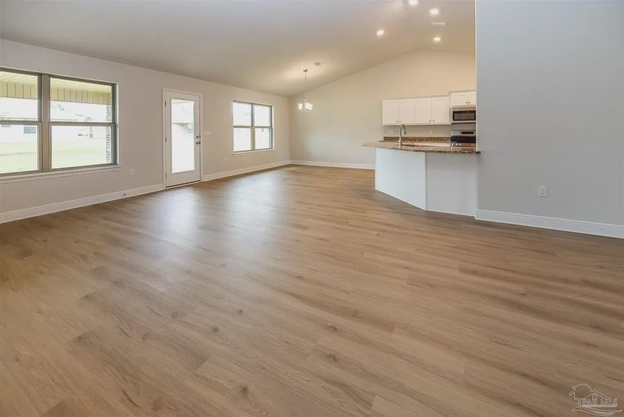 Spacious, unfurnished interior of a new home in Cedar Creek at Deerpoint Lake, Panama City (Image 13).
